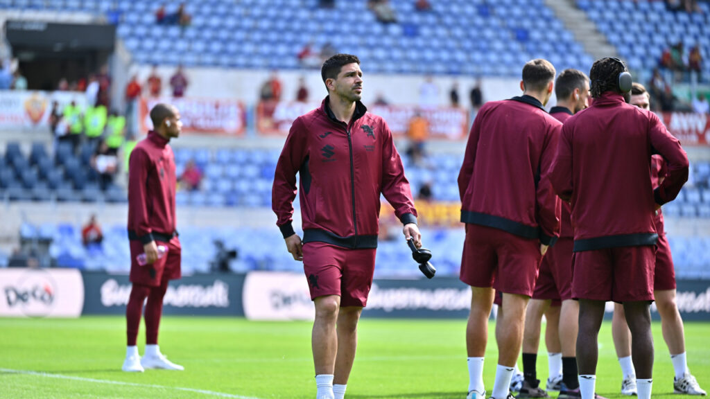 Simeone durante il riscaldamento prima di Roma-Torino
