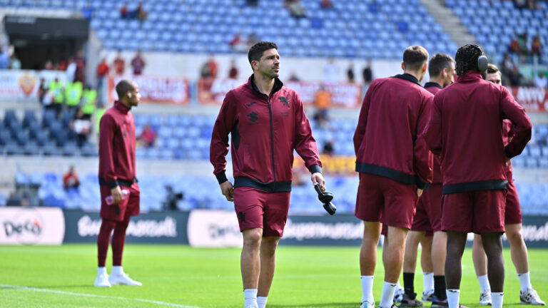 Simeone durante il riscaldamento prima di Roma-Torino
