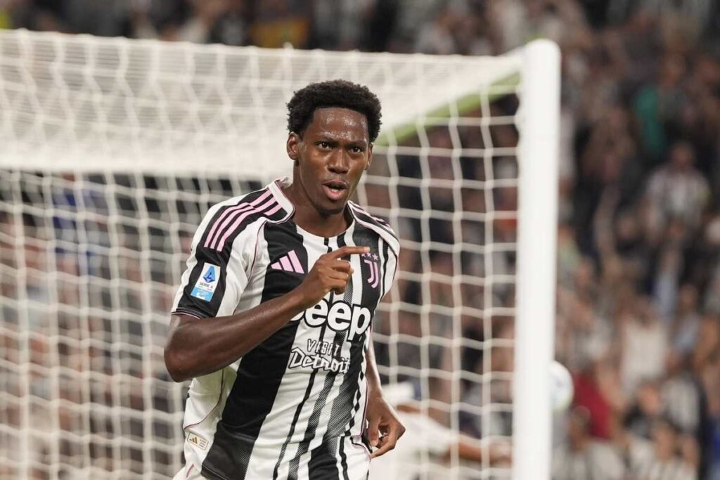 Jonathan David con la maglia della Juventus