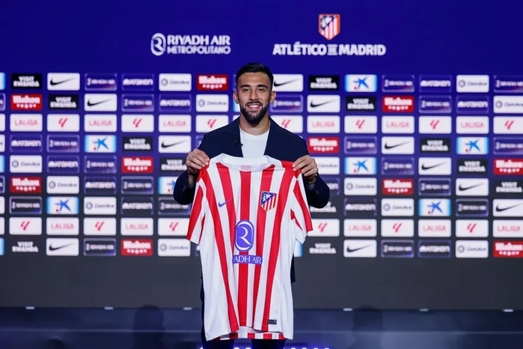 Nico Gonzalez si presenta all'Atletico Madrid