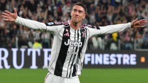 Vlahovic con la maglia della Juventus