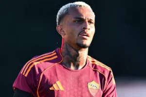 Wesley con la maglia della Roma