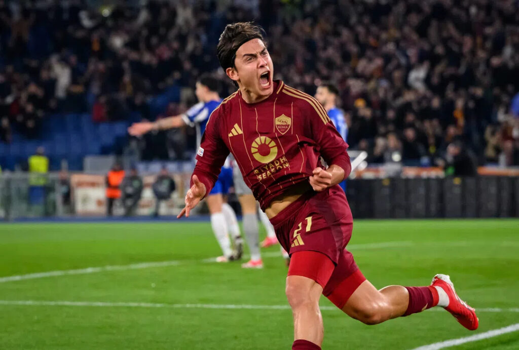 Paulo Dybala in gol con la maglia della Roma