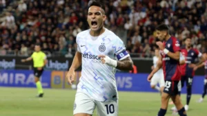Lautaro Martinez esulta dopo il gol contro il Cagliari