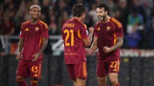 Dybala ed Hermoso festeggiano il gol (Roma-Parma)