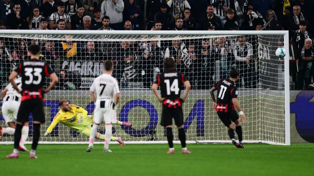Pulisic (Milan) sbaglia il rigore contro la Juventus