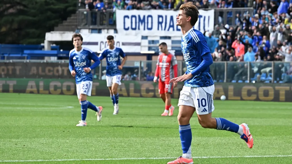 Nico Paz, Como