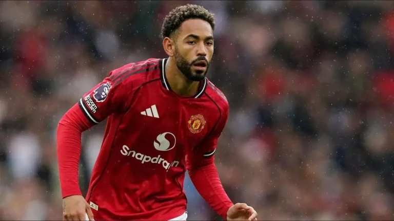 Matheus Cunha con la maglia del Manchester United