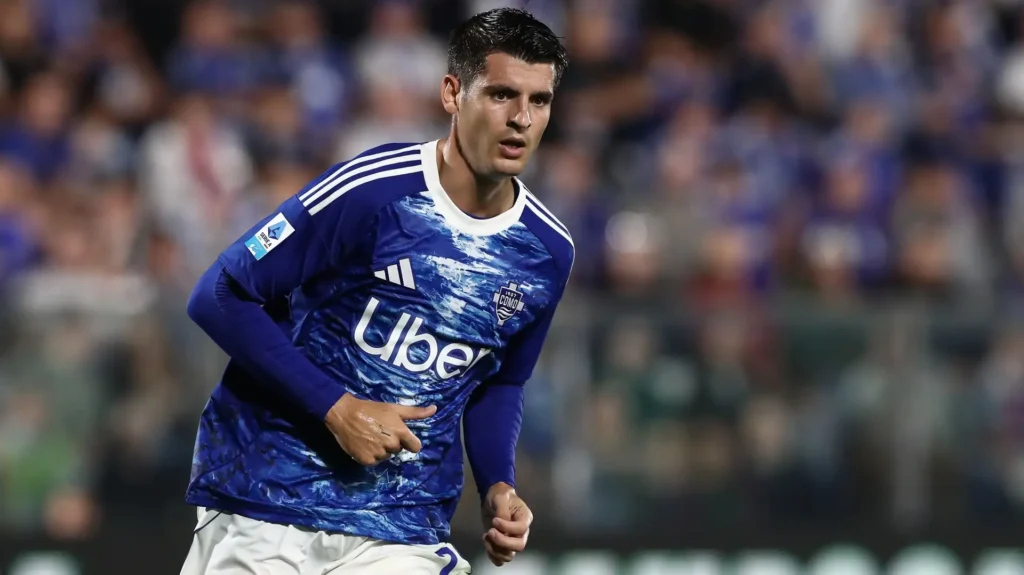 Alvaro Morata con la maglia del Como