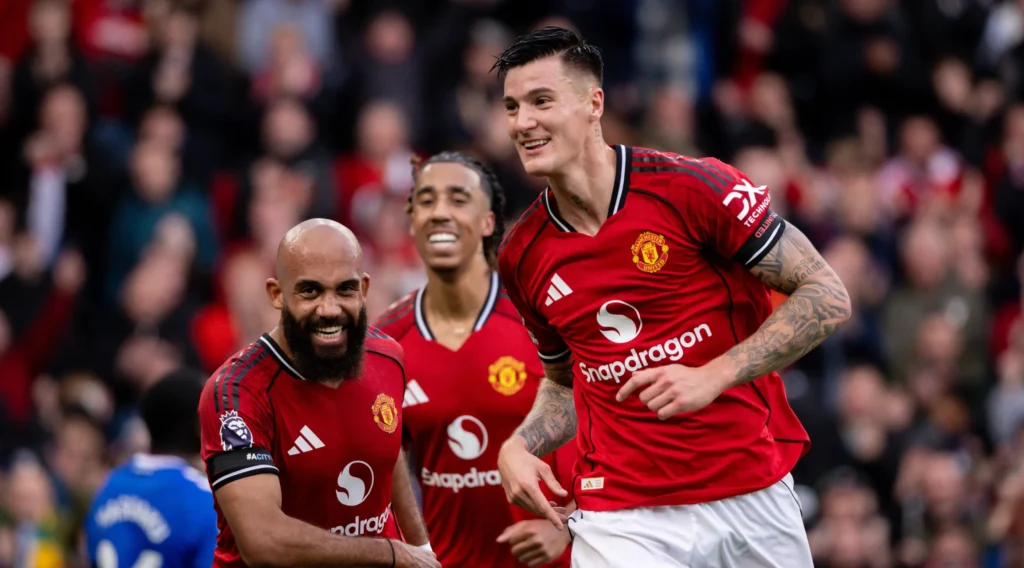 Sesko festeggia il gol con il Manchester United