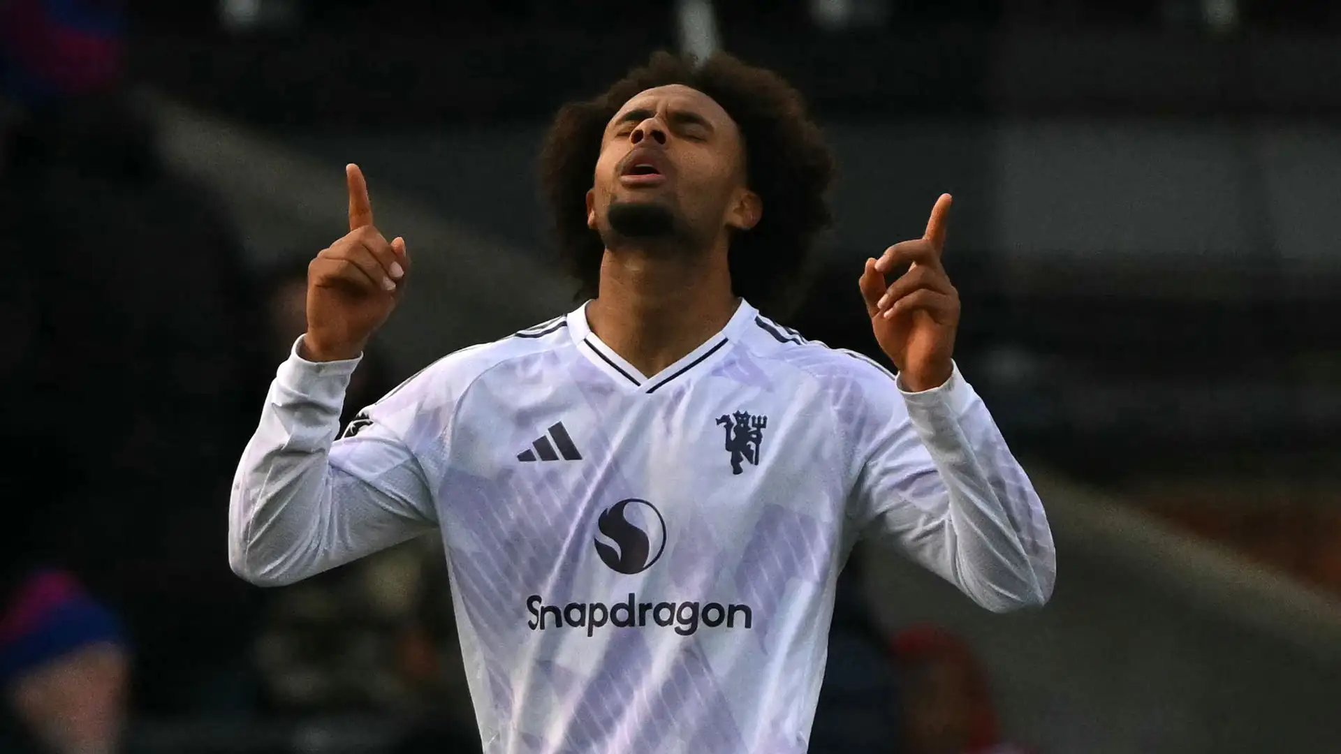 Zirkzee si sblocca dopo 7 mesi: gol al Palace e United in rimonta