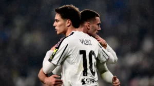 Yildiz e Vlahovic