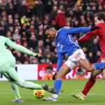 Chiesa salva il Liverpool al 93’: un recupero prodigioso evita ai Reds un’altra caduta ad Anfield
