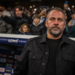 Barcellona, il regime Flick: 40mila euro di multa per dieci minuti di ritardo